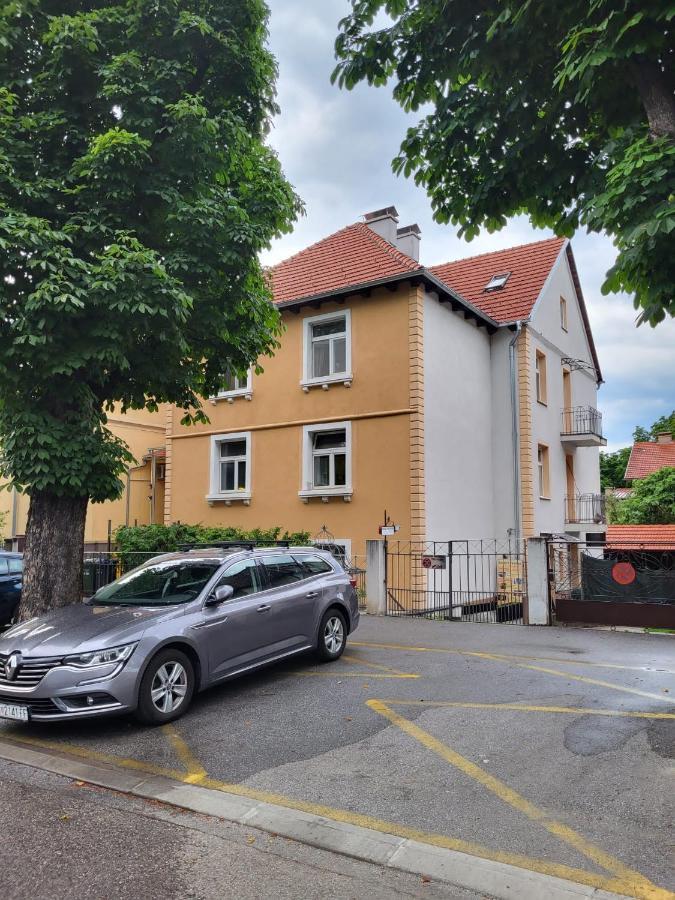 Apartman Buzanova Apartment Загреб Екстериор снимка