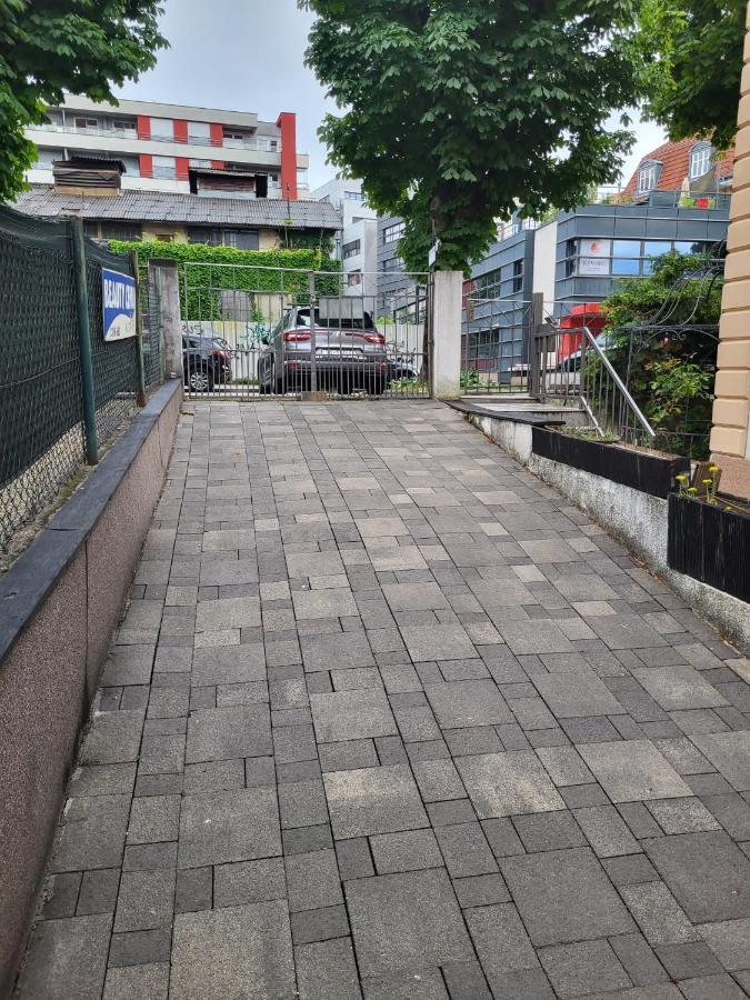 Apartman Buzanova Apartment Загреб Екстериор снимка